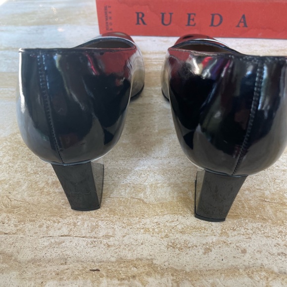 St. John Black White Patent Leather Pump - Picture 5 of 12